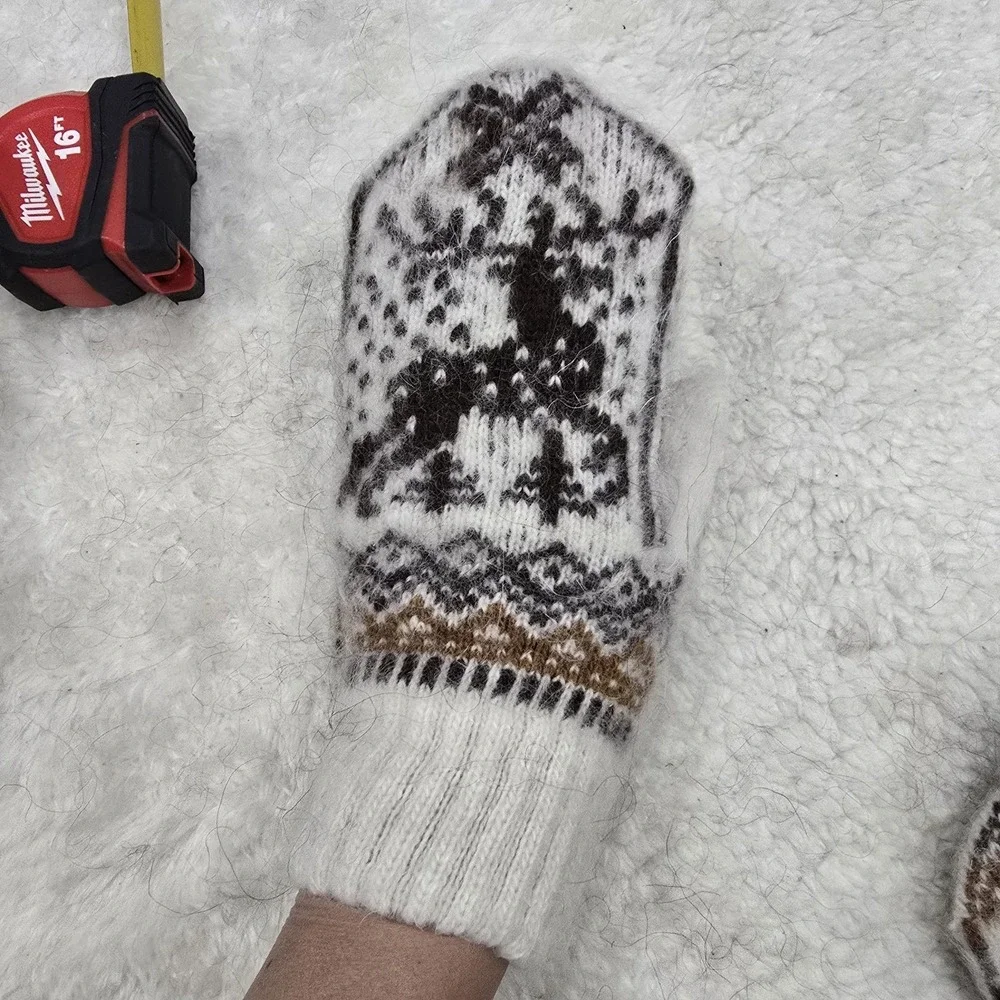 Handmade Goat Down Mittens Winter Warm Hand-Knitted Goat Hair Gloves White Brown